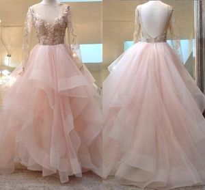 Seksowne Klasyczne Backless Prom Dresses Z Ruffles Illusion Z Długim Rękawem Haftowane Koronki Perły Słodki 16 Sukienek Suknie wieczorowe Quinceanera Dress