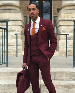 Burgundy Groom Tuxedos Notch Lapel Groomsman Bröllopsdräkt Män Business Prom Jacka Blazer 3 Piece Suit (Jacka + Byxor + Tie + Vest) 2282