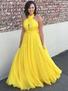 Modest Chiffon Yellow Long Evening Dresses Halter Pleated Flowy Floor Length Backless Prom Dress Cheap Formal Party Gowns217q