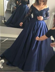 Mörk Navy Blue Plus Size Aftonklänningar Satin Appliqued Lace Off The Shoulder Long Sleeves A-Line Special Occasion Party Gowns SD3423