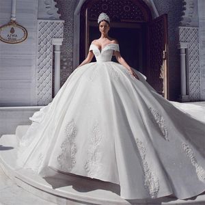2020 Vintage Ball Gown Wedding Dresses with Cathedral Train Cascading Ruffles Lace Applique Off Shoulder Bridal Gowns vestido de novia