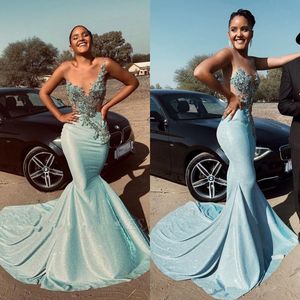 Sky Blue 2020 Prom Dresses Crystal Crystal Cheer Neck Illusion Back Lace Sweep Sweep Train Mermaid مخصصًا