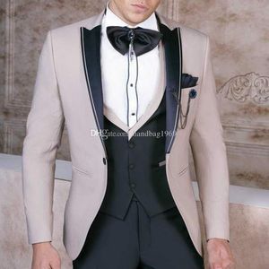 Yeni Tasarım Tek Düğme Damat smokin Tepe Yaka Groomsmen Mens Suits Düğün / Gelinlik / Akşam Blazer (Ceket + Pantolon + Vest + Tie) K188