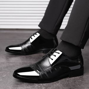 Sapatos de casamento homens formais vestido marrom sapatos de couro de patente para homens sapatos de terno coiffeur homens elegantes erkek ayakkabi klasik