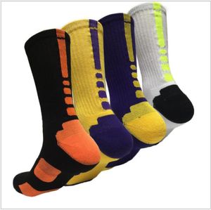 厚いタオル、ショックアブソーバーと暖かい靴下を持つスポーツ靴下を持つエリートバスケットボールの靴下