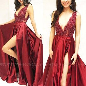 2019 Red Satin Long A Line Prom Dresses Sexy V Neck Szyi Zroszony Kamienie Top High Split Formalne Party Suknie Wieczorowe Szaty De Soirée BC1899