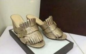 2020 YENİ Avrupa Marka Moda süet mensstriped sandalet nedensel Kaymaz yaz Huaraches terlik çevirme terlik İYİ KALİTE 35-40 69 flop