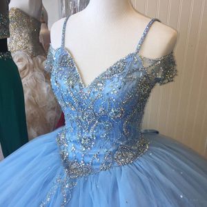 Светло-голубое бальное платье Quinceanera Платья с короткими рукавами Спагетти и бисером Кристалл Принцесса Пром платья для сладких 16 девочек198C