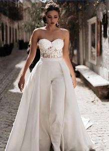 2020 New Lace Sweetheart Wedding Bride Jumpsuit With Detachable Train Plus Size Appliques Outdoor Beach Boho Bride Wedding Dress Pantsuit