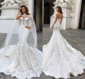2020 Gorgeous Mermaid Lace Bröllopsklänningar med Cape Sheer Plunging Neck Bohemian Bröllopsklänning Appliqued Plus Size BA9313