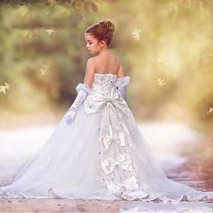 Beyaz Prenses Balo Gown Çiçek Kız Elbiseleri 2021 Işıltılı Kristaller Boncuklu Straplez Kids Resmi Pageant Party Cuplique 269J