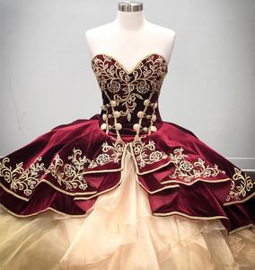 Burgundy Ball Gown Quinceanera Klänningar Lace-up Back Sweetheart Neck Ruffles Sweet 15 Födelsedag Evening Party Wear