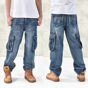 Hot novo 2018 tamanho grande 30-44 46 jeans moda solta grandes bolsos hip-hop skate homens casuais denim azul design de design preto