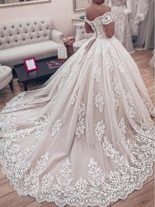 Wspaniała koronkowa sukienka ślubna księżniczka gorset stanik stanik piłka z ramion krótki rękaw 2020 luksusowe suknie ślubne