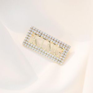 Fashion-2020 Europejski i Amerykański Kreatywny Nowy Queen Alfabet Diamond Broszka Moda Cardigan Button Suit Broszka Pin