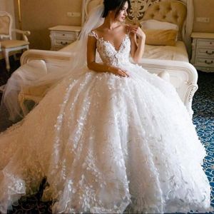 Underbara spetsar Bröllopsklänningar Capped Sweetheart 3D Floral Appliques Ball Gown Bridal Dress Count Train Country Wedding Vestidos
