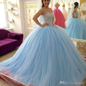 Light Sky Blue Crystal Quinceanera Klänningar Beaded Sweetheart Masquerad Sweet Tulle Ball Gowns Debutante Dress
