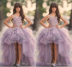 Lavendel High Low Girls Pagant Gowns Lace Applique Princess Blomma Flicka Klänningar För Bröllop Tiered Kjol Tulle Puffy Kids Party Dress