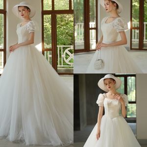 2020 modesto elegante abito da ballo YL scoop manica corta a sbuffo pizzo abiti da sposa in pizzo applique volant abiti da sposa spazzata treno abiti da sposa