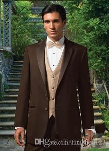 Ny design Två knapp Brun brudgum Tuxedos Groomsmen Bästa Man Passar Mens Bröllop Blazer Passar (Jacka + Byxor + Väst + Tie) Nr: 556