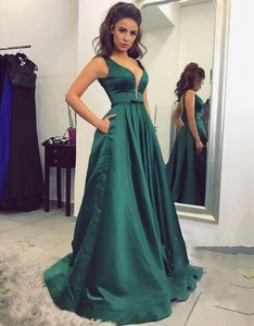 Emerald Green A-Line Satin Evening Dresses Tank Sweetheart aftonklänningar Långt rygglösa Sexiga festklänningar Girls Graduation Gown
