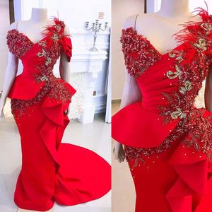 Elegant Aftonklänning Plus Storlek 2020 Mermaid Prom Klänningar Fjädrar Födelsedag Party Gown Red Long Pageant Vesidos de Festa