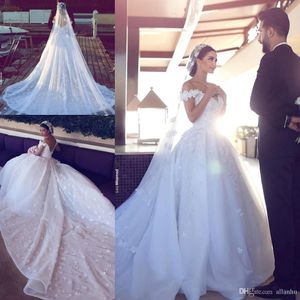 Sade Mhamad ny designer spets boll kappa bröllopsklänningar av axel 3d blommig applique court tåg bröllopsklänning brudklänningar