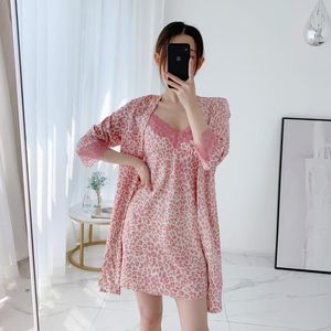 Sexig Pink Leopard Satin Sleepwear Women Robe Gown Rayon 2st Kimono Robestrap Sleep Set Noble Lace Ladies Nightgown Lounge Suit