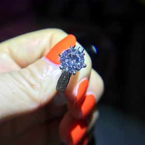 Wysokiej jakości 3.0 CT Diamond Cyrkonia Gemstone Pierścienie z certyfikatem Natural Solid Silver Silver Wedding Band dla kobiet