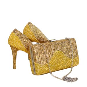 Mais novo Único Designe Pérolas De Ouro Com Strass Sapatos Com Saco de Correspondência 1 Polegadas Plataformas Mulheres Stiletto Sapatos de Casamento de Noiva