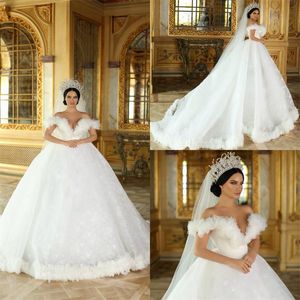 Sexig bollklänning Bröllopsklänningar Off-Axel Ärmlös Applique Lace Chaple Bridal Dress Sweep Train Custom Made Robes de Mariée Hot Sale