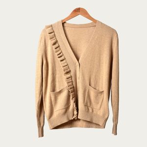 2019 Fall Winter Long Sleeve Vネックカーキ純粋な色ニットフリルボタンカーディガンズセーターセーター女性のoutwearコートD25161097S