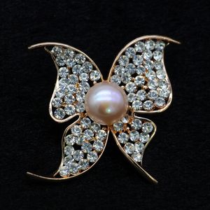 妻の魅力的な贈り物のためのファッション淡水真珠のジュエリーの合金の菱形の蝶の形状の真珠のブローチ