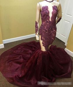 2019 Burgundia Mermaid Prom Dresses z długimi rękawami Seksowna Illusion Bodice Sheer Szyi Zanurzona Koronka Aplikacja Zroszony Organza Formalne zużycie