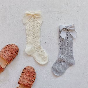 2020 Nowe Kids Letnie skarpetki Dziewczyny Koronki Hollow Out Crochet Kolee Hight Socks Dzieci Łęki Księżniczka Skarpetki Dziecko Bawełniane Oddychające Nogi C6369