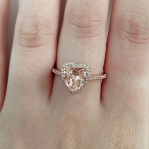 Huitan Classic Solitaire Ring With Heart Shape Cubic Zirconia Prong Inställning Bröllop Förlovningsringar För Kvinnor Tjejer Storlek 6-10