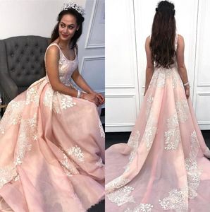 Scoop Neck Lace Long Prom Klänningar 2020 Tulle Lace Applique Ruched Evening Gowns Plus Size Sweep Train Vestidos de Festa