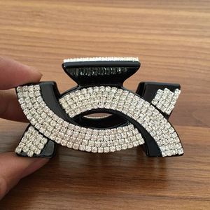 Kadın Rhinestone Mektup C Saç Klip Bling Bling Rhinestone Pençe Kelepçeleri Siyah Kahverengi Moda Saç Aksesuarları