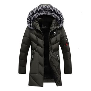 2019年の最新のトレンドは、男性とベルベットの暖かい毛皮のコートのための毛皮の襟とフード付きのコートを持つ冬のジャケットです。