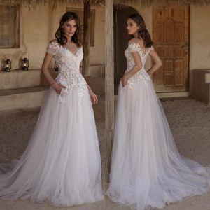 Stunning A Line Lace Wedding Dresses Sheer Bateau Neck Appliqued Bridal Gowns Beaded Sweep Train Tulle robe de mariée