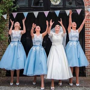Country Style Tea Length Bridesmaid Dress Plus Size Sheer Bateau Neck Sleeveless Lace Appliques Wedding Party Bridesmaids Dresses with Sash