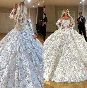 Luxury Lace Ball Gown Bröllopsklänningar med fjädrar Baklösa Långärmade Brudklänningar Plus Storlek Dubai Arab Wedding Dress Custom