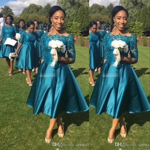 Vintage Short Bridesmaid Dresses Cheap for Weddings Teal Hunter Green Satin Lace Half Sleeves Tea Längd Plus Storlek Formell Maid of Honor Gown