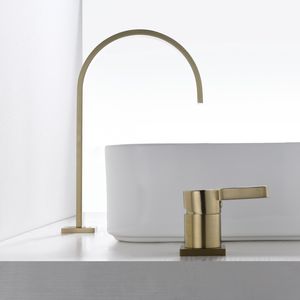 Bacino rubinetto del bagno super-tubo lungo due fori spazzolato oro / nero rubinetto del bagno Rubinetto 360 rotazione diffusa bacino Tap