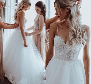 Abiti da sposa da spiaggia 2020 Appliques in pizzo senza schienale Perle Cinghie senza spalline A-Line Boho Abiti da sposa Robe De Mariee economici