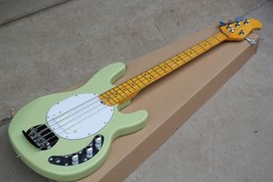 Baixo elétrico verde de 4 cordas personalizado de fábrica com braço de bordo amarelo, pickguard branco, ferragens cromadas, oferta personalizada