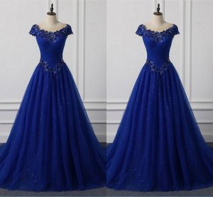 Royal Blue Tulle veck klänningar Evening Wear Crystal Pärled Applique paljett bateau kort ärm prom klänning billiga långa aftonklänningar formella