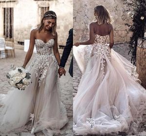 2020 Tanie Plus Size Country Style 3D Kwiatowe aplikacje Suknie ślubne A-Line Bohemian Suknie ślubne dla Brides Robe de Mariée