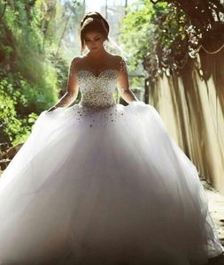 Bling Crystal Bröllopsklänning Vit Långärmade Tulle Puffy Ball Gown Bröllopsklänningar Sexig öppen Tillbaka Turkiet Beaded Boho Robe de Mariée 2019