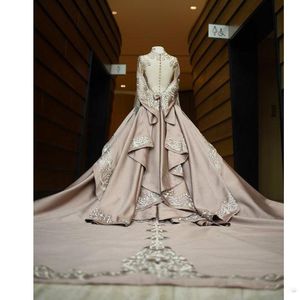 Szlachetna koronkowa suknia balowa suknie ślubne Wysokie szyję długie rękawy suknie ślubne Katedralne pociąg satynowe przyciski tylne szaty de Marie263t